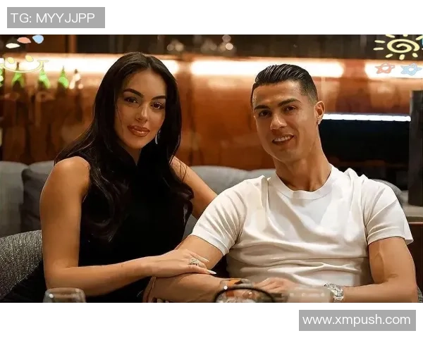 足球明星与柜姐的奇妙邂逅揭示了生活中的梦想与现实交织的故事